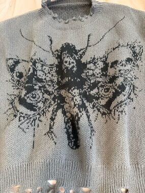 ROMWE Gray Knit Crewneck Sweater with Black Butterfly Graphic
